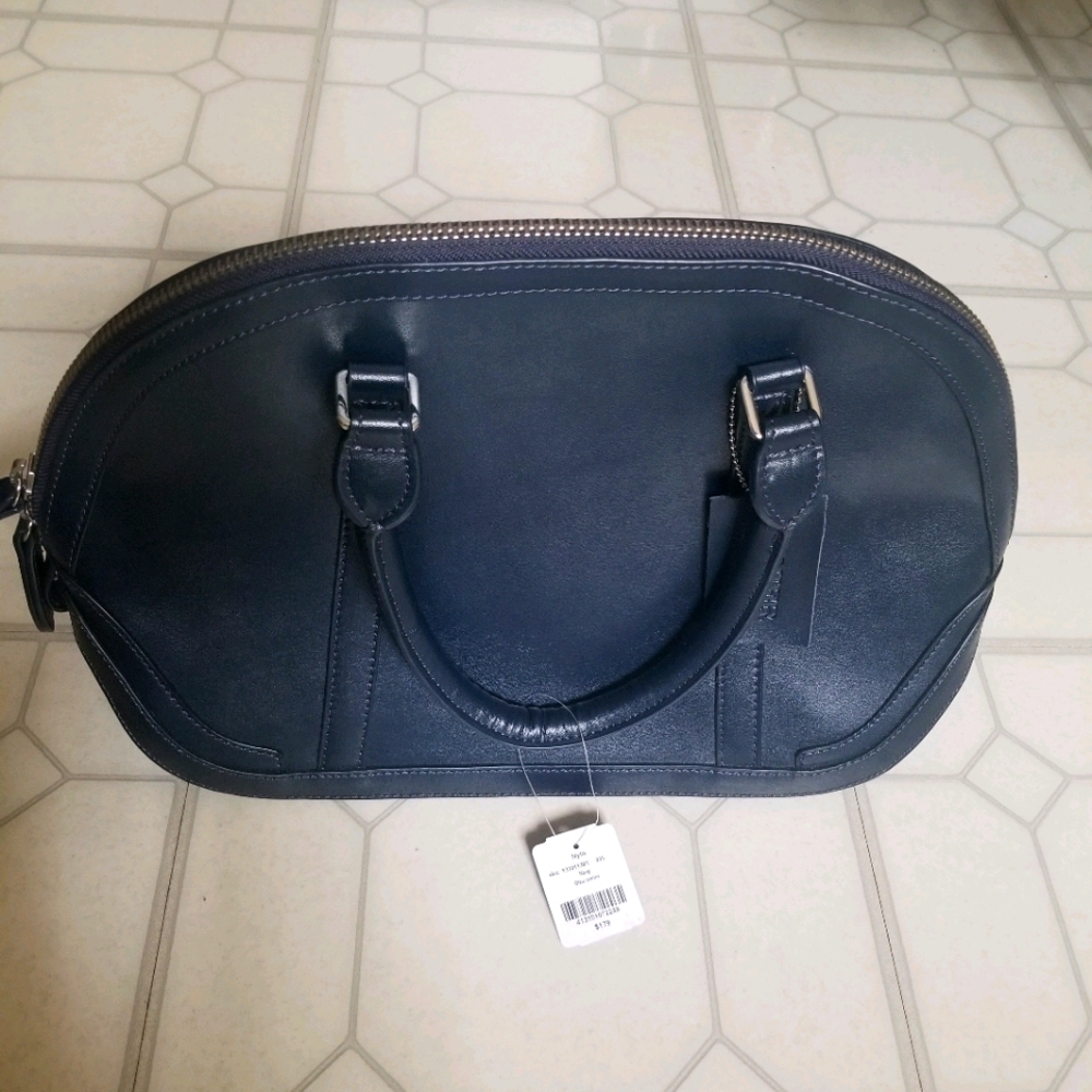 NWT Danier Blue Leather Mid size Purse